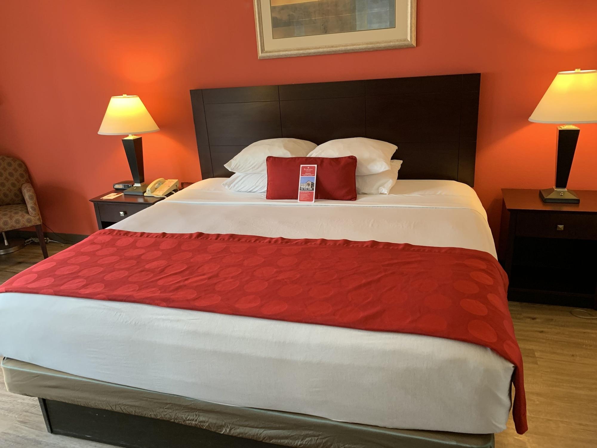 Ramada By Wyndham Newark/Wilmington Hotell Exteriör bild