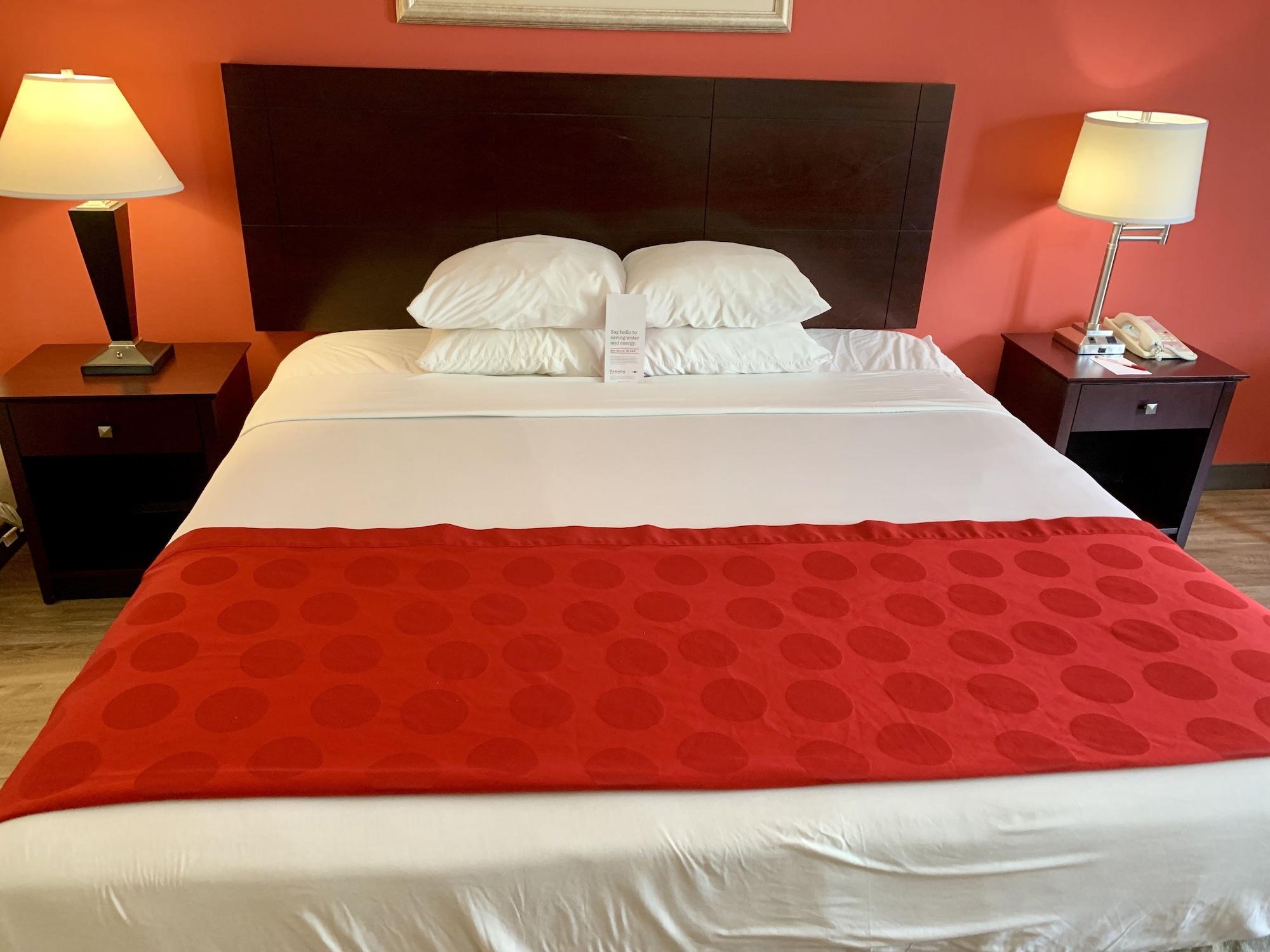 Ramada By Wyndham Newark/Wilmington Hotell Exteriör bild