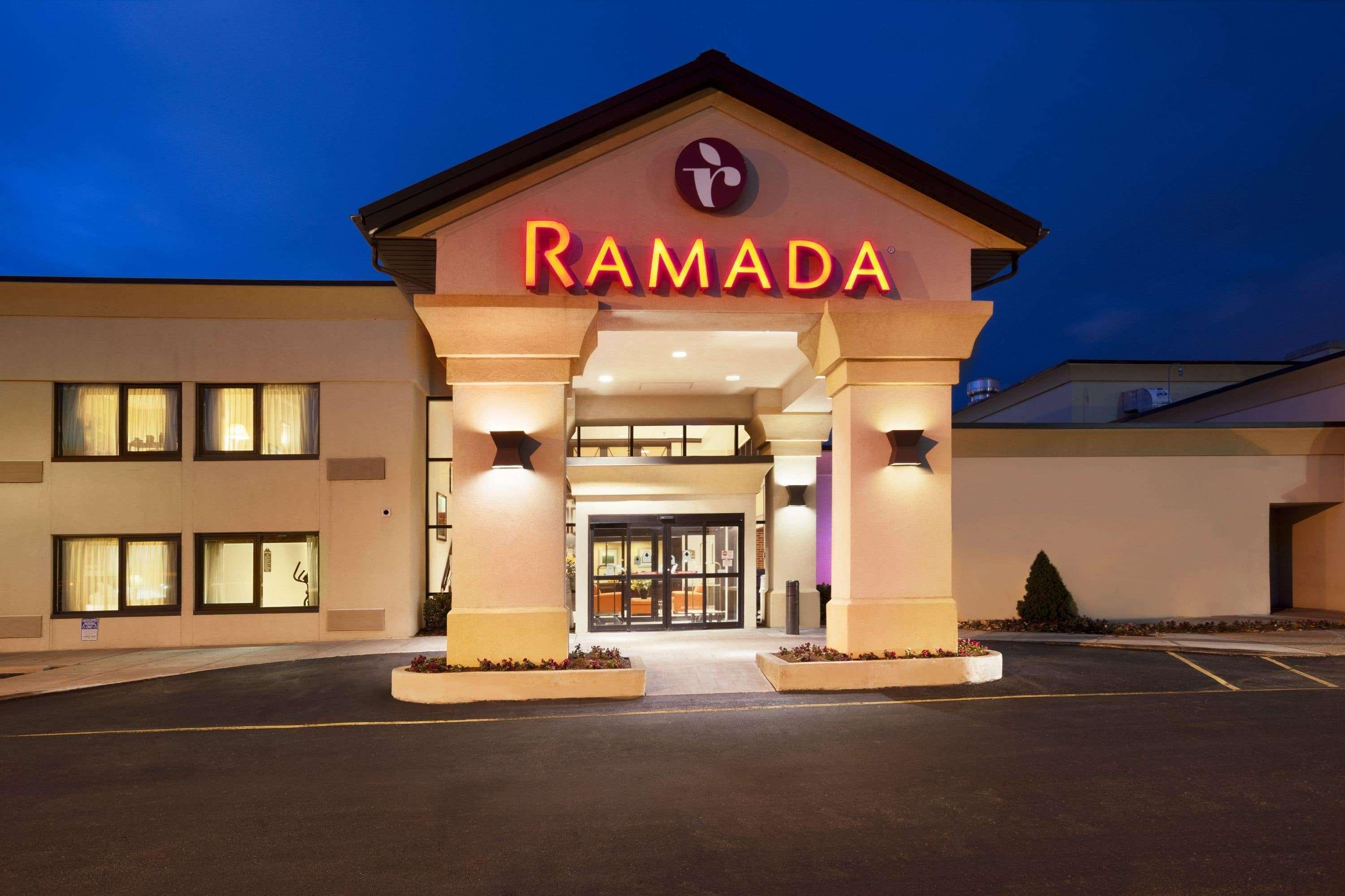 Ramada By Wyndham Newark/Wilmington Hotell Exteriör bild