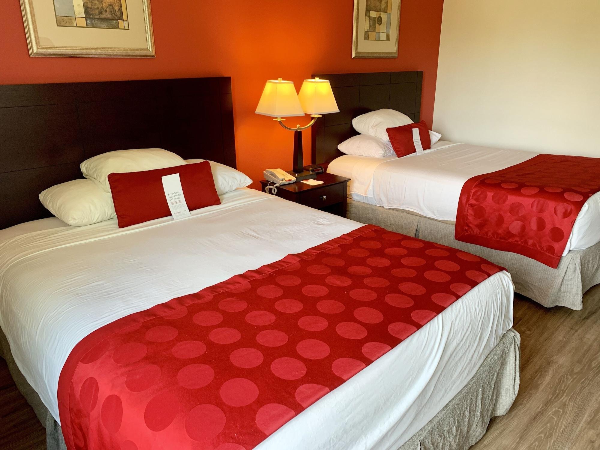 Ramada By Wyndham Newark/Wilmington Hotell Exteriör bild