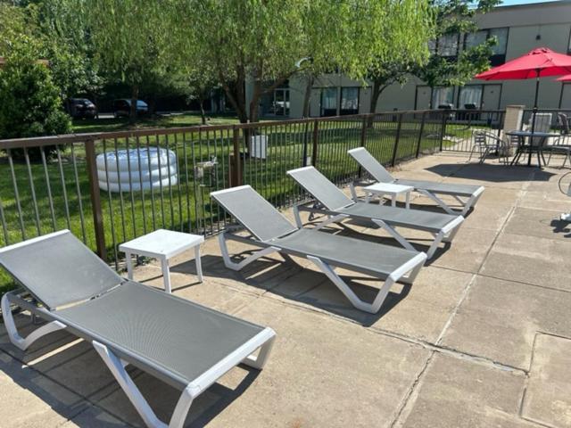 Ramada By Wyndham Newark/Wilmington Hotell Exteriör bild