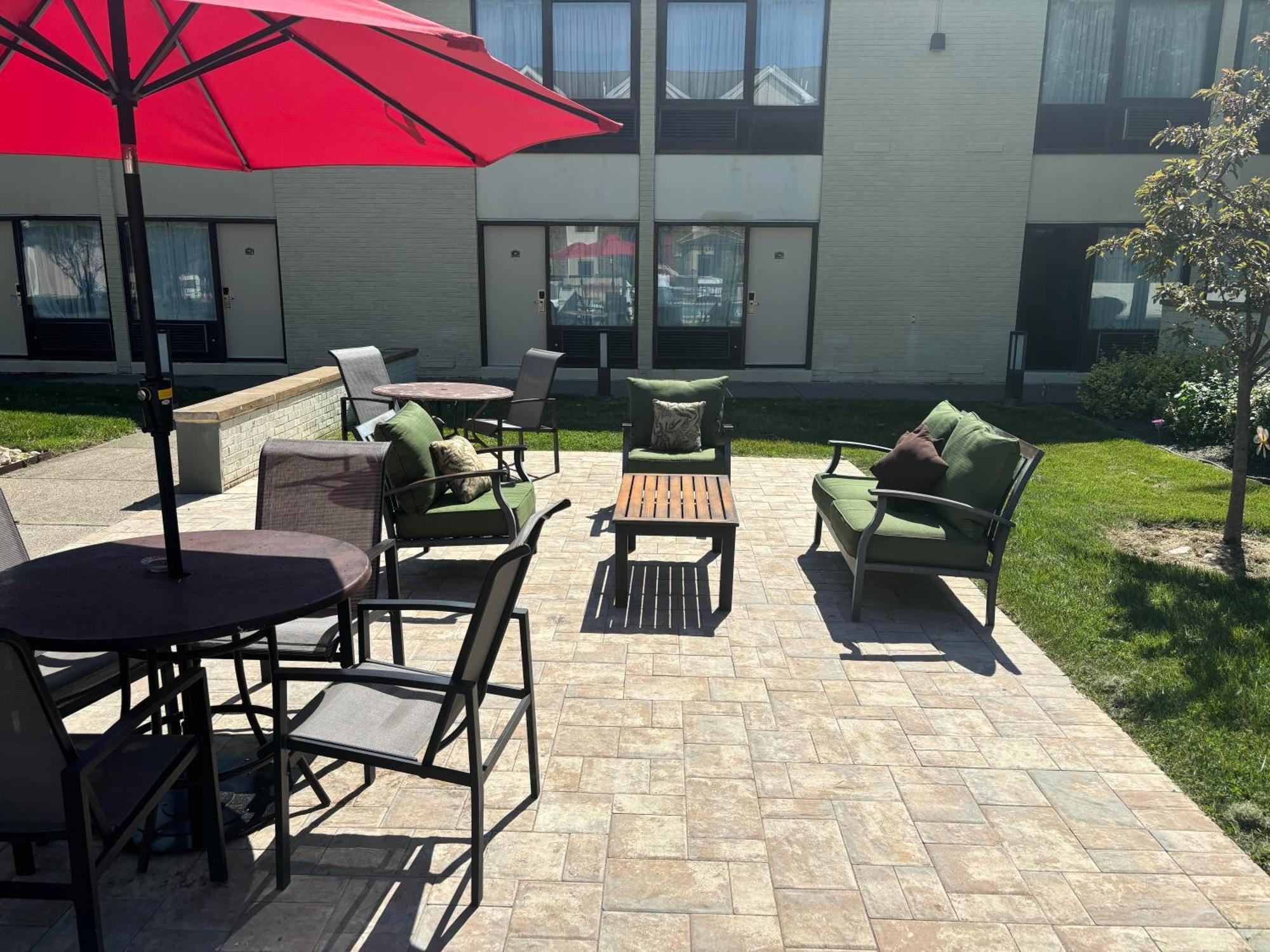 Ramada By Wyndham Newark/Wilmington Hotell Exteriör bild