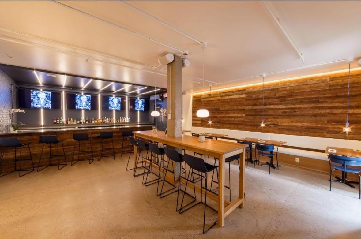 Ramada By Wyndham Newark/Wilmington Hotell Exteriör bild